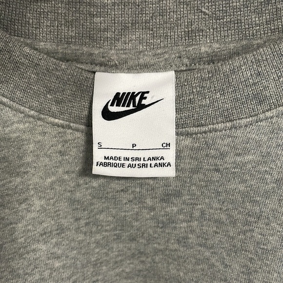 Nike Sweatshirts - Picture 2 of 6